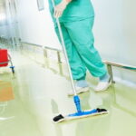 Cómo se hace el mantenimiento del piso de vinil hospitalario - Facility Venezuela