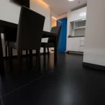 ¿Estás buscando una empresa de construcción y revestimiento de pisos para cocinas? En Facility Venezuela te ofrecemos pisos antideslizantes, resistentes a la humedad y fáciles de limpiar, ideales tanto para cocinas residenciales como industriales. Combinamos funcionalidad, higiene y diseño con materiales de alta calidad e instalación profesional. ¡Optimiza tu cocina desde el suelo con soluciones duraderas y seguras que marcan la diferencia!