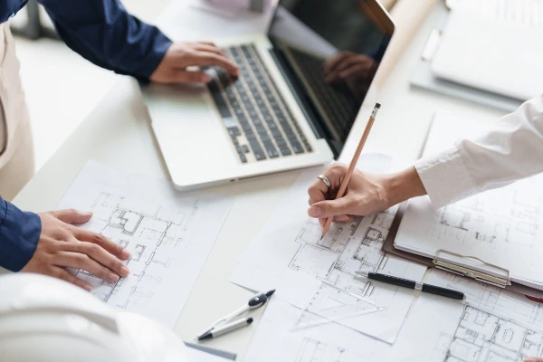 ¿Necesitas un diseño arquitectónico que optimice cada detalle de tus obras civiles y refleje funcionalidad, estética y viabilidad desde el inicio? En Facility Venezuela combinamos creatividad con ingeniería para desarrollar proyectos personalizados, eficientes y adaptados al uso final: viviendas, oficinas, comercios, clinicas o industrias. Nuestro enfoque integral garantiza que lo que se diseña se construya bien, a tiempo y dentro del presupuesto. Diseña con visión, construye con confianza.