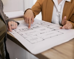 Atención directa y profesional para proyectos de infraestructura, remodelación y mantenimiento, con un solo proveedor que simplifica la gestión técnica y reduce la burocracia.