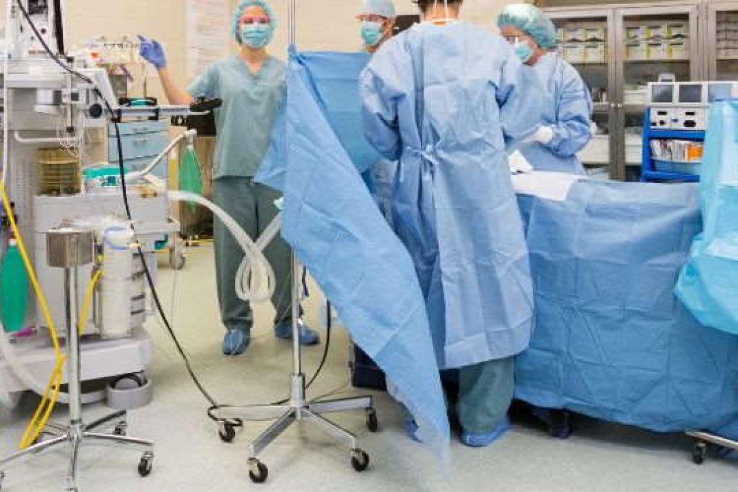 Cómo protege el piso de vinil electroconductivo a los pacientes en un quirófano - facility venezuela