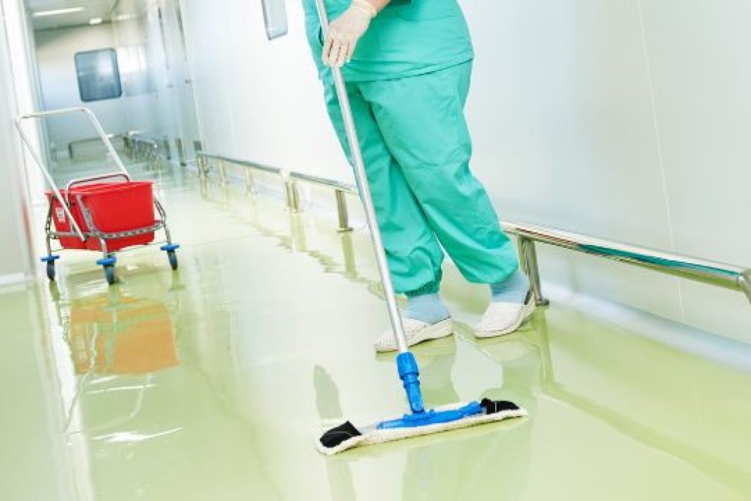 Cómo se hace el mantenimiento del piso de vinil hospitalario - Facility Venezuela