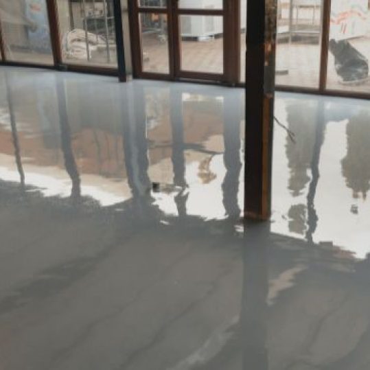 aplicación de pisos epóxicos en Venezuela