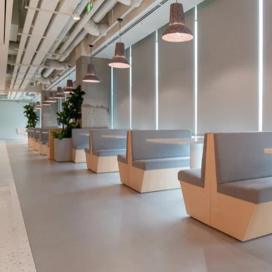 ChatGPT dijo: ¿Estás buscando una empresa de construcción y revestimiento de pisos para restaurantes? En Facility Venezuela ofrecemos pisos elegantes, resistentes y fáciles de limpiar, ideales para cocinas, salones y áreas de alto tráfico. Combinamos diseño, funcionalidad e higiene con materiales certificados y acabados duraderos que cumplen con normativas sanitarias. Transforma tu restaurante desde el suelo con soluciones a la medida y respaldo profesional en cada detalle.
